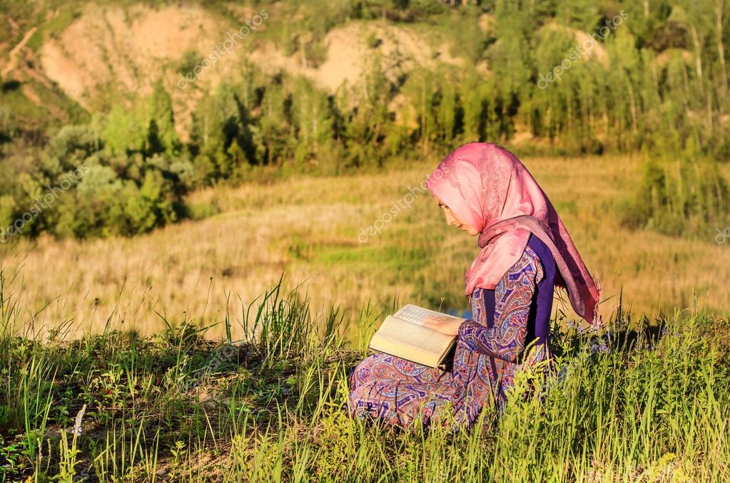 depositphotos_82729458-stock-photo-muslim-woman-reading-holy-quran.jpg